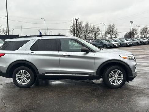 Certified 2023 Ford Explorer XLT w/ Equipment Group 202A AWD/4WD image 3
