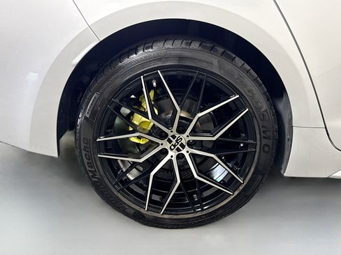 Used 2021 Toyota Corolla LE image 32