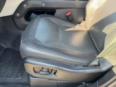 Used 2023 Land Rover Defender 110 X-Dynamic SE image 16