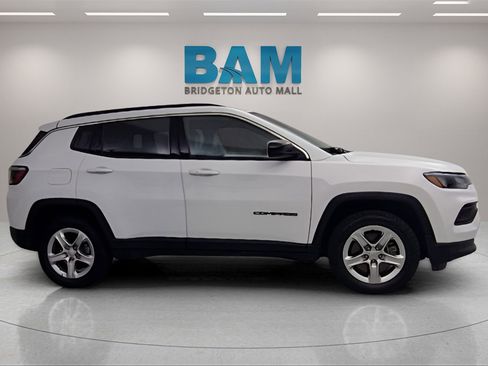 Used 2024 Jeep Compass Latitude image 8