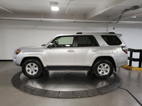 Used 2020 Toyota 4Runner SR5 Premium image 5