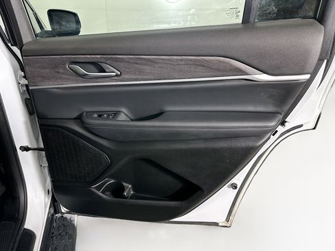 Used 2023 Jeep Grand Cherokee L Limited w/ Black Appearance Package image 33