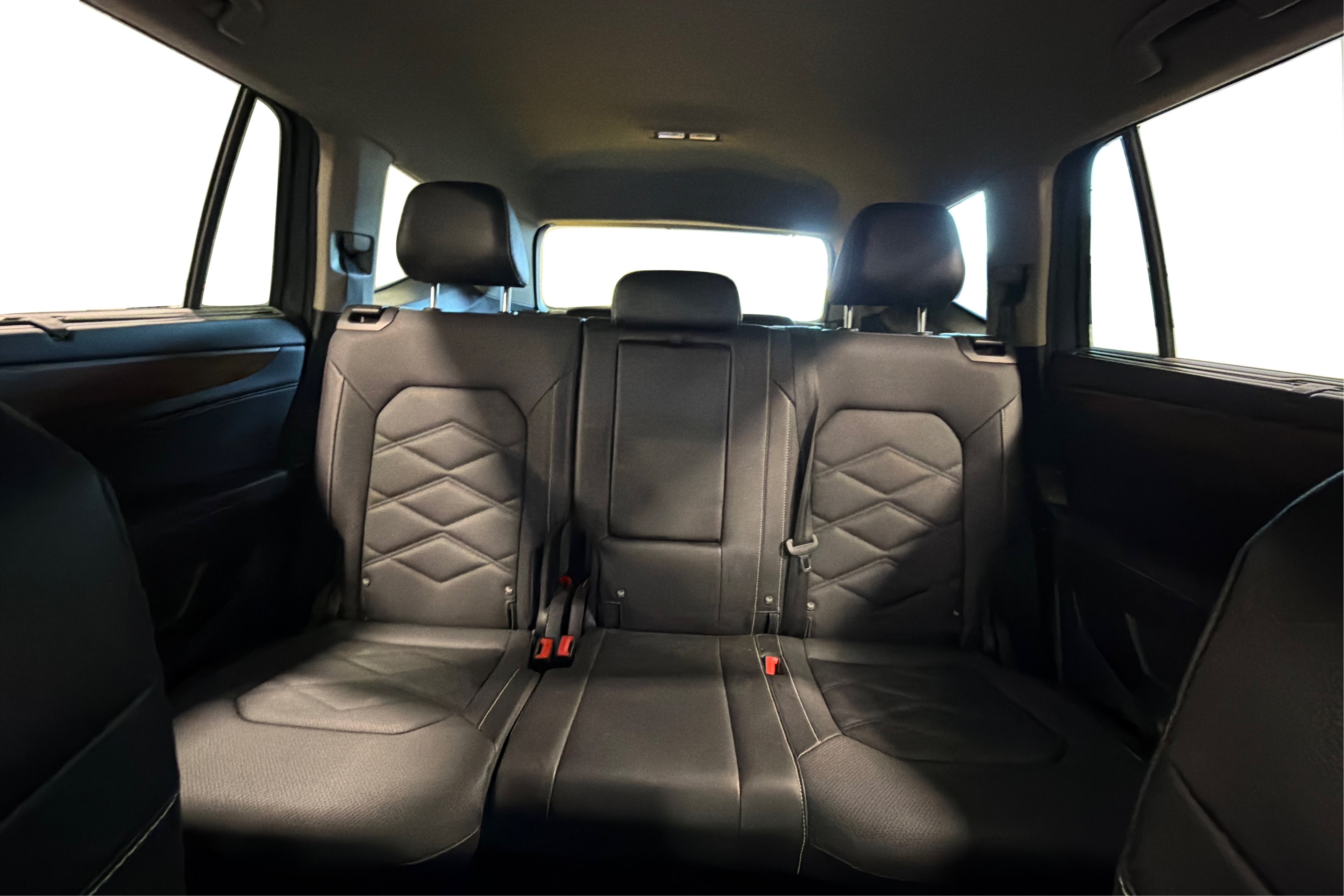 Used 2025 Volkswagen Atlas SE FWD image 42