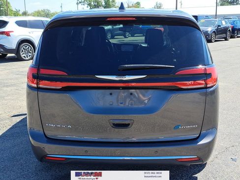 Used 2022 Chrysler Pacifica Touring-L w/ Uconnect Theater Family Group image 24