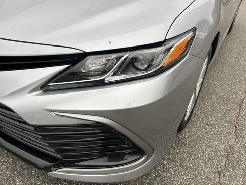 Used 2024 Toyota Camry LE image 9