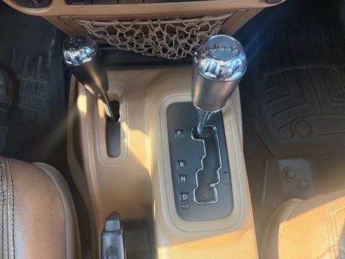 Used 2015 Jeep Wrangler Unlimited Sahara w/ Max Tow Package AWD/4WD image 28