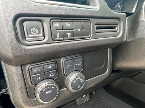 Used 2023 Chevrolet Suburban RST w/ Luxury Package AWD/4WD image 39