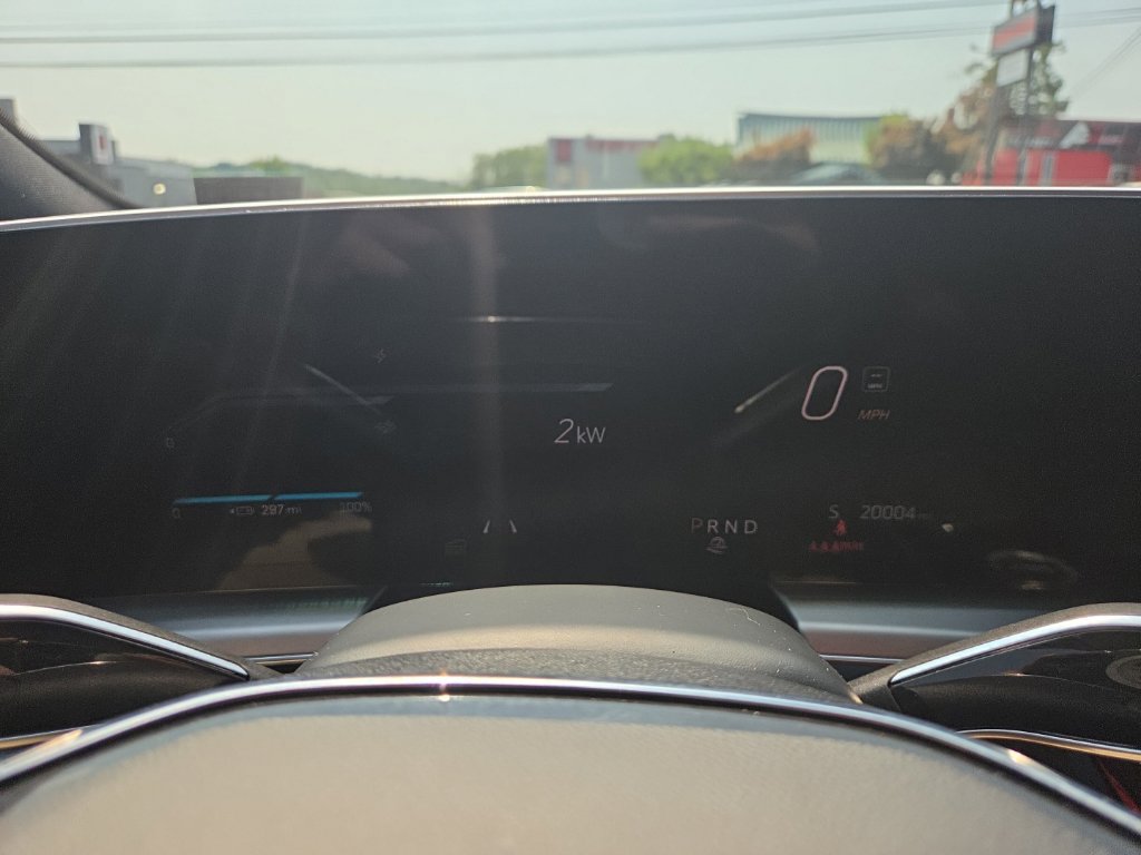 Used 2024 Cadillac Lyriq Luxury AWD/4WD image 26