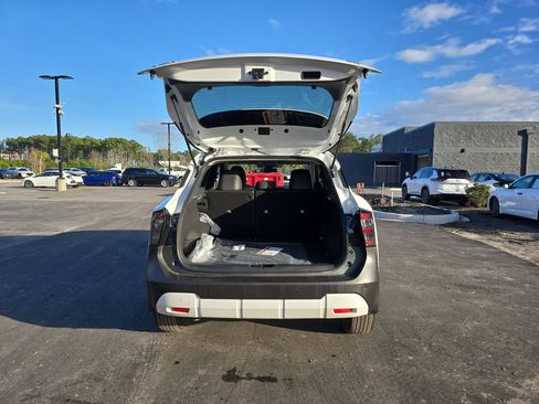 New 2026 Nissan Kicks SR w/ Cold Weather Package FWD image 17
