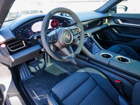New 2025 Porsche Taycan 4S image 4