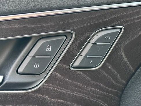 Used 2023 Audi Q8 Prestige image 20