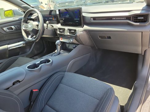 Used 2025 Ford Mustang Coupe RWD image 13