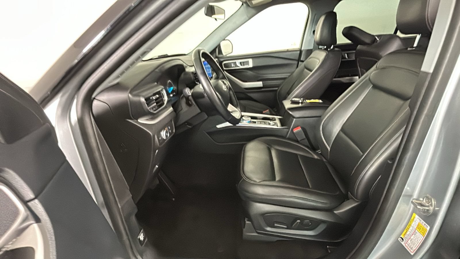 Used 2022 Ford Explorer XLT AWD/4WD image 13