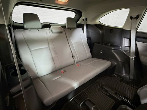Certified 2022 Toyota Highlander XLE image 26