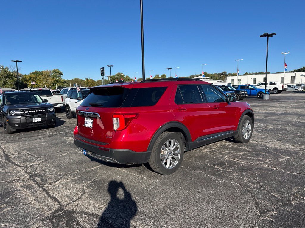Certified 2023 Ford Explorer XLT w/ Equipment Group 202A AWD/4WD image 5