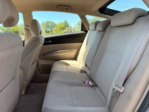 Used 2005 Toyota Prius w/ Pkg 4 FWD image 13