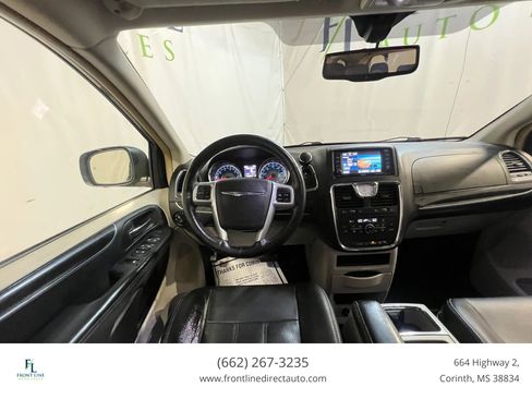Used 2013 Chrysler Town & Country Touring-L w/ Driver Convenience Group FWD image 14