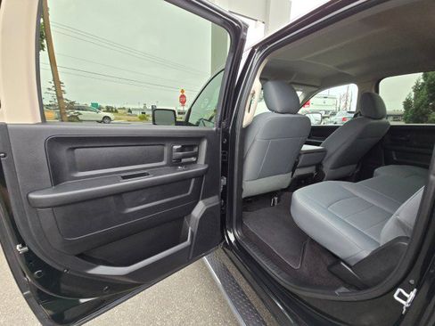Used 2017 RAM 2500 Tradesman w/ Chrome Appearance Group image 17