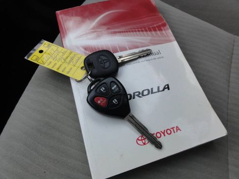 Used 2010 Toyota Corolla LE FWD image 24