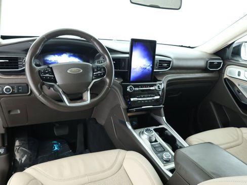 Used 2022 Ford Explorer Platinum w/ Equipment Group 601A image 10