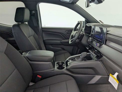 Used 2026 Chevrolet Colorado W/T w/ WT Custom Package RWD image 31