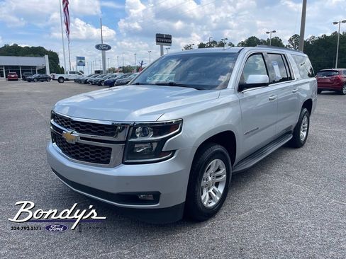 Used 2017 Chevrolet Suburban LT w/ Luxury Package RWD image 3