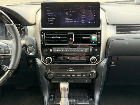 Used 2023 Lexus GX 460 Premium w/ Accessory Package AWD/4WD image 13