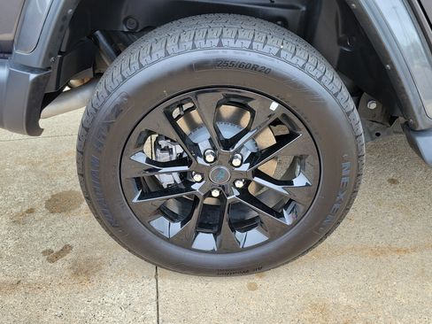 Used 2025 Jeep Wrangler Unlimited Sahara AWD/4WD image 5