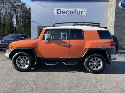 Used 2013 Toyota FJ Cruiser 2WD image 2