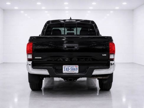 Used 2019 Toyota Tacoma TRD Off-Road AWD/4WD image 4