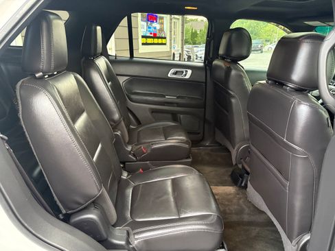 Used 2014 Ford Explorer XLT w/ Equipment Group 202A AWD/4WD image 23