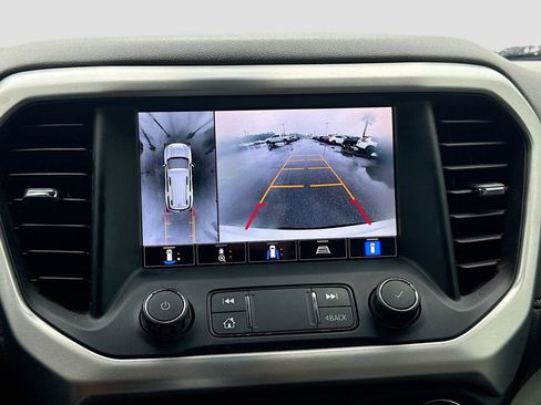 Used 2021 GMC Acadia SLT w/ Technology Package image 12