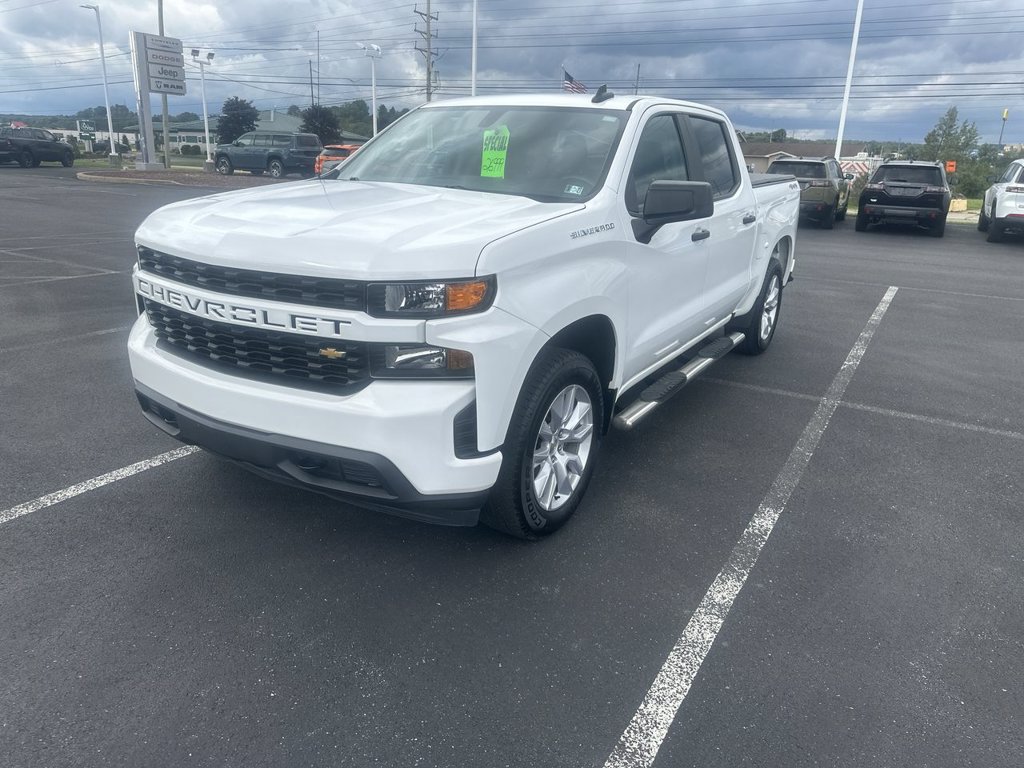 Used 2020 Chevrolet Silverado 1500 Custom w/ Custom Value Package AWD/4WD image 4