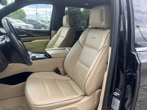 Used 2023 Cadillac Escalade Premium Luxury w/ LPO, Floor Liner Package AWD/4WD image 9