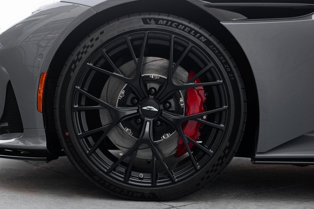 Used 2025 Aston Martin DB12 Coupe RWD image 9