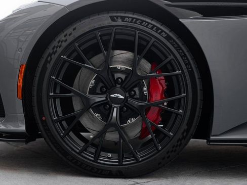Used 2025 Aston Martin DB12 Coupe RWD image 9