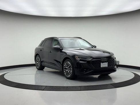 Used 2024 Audi Q8 e-tron Prestige w/ Prestige Package image 9