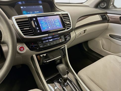 Used 2017 Honda Accord EX image 25