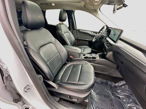 Used 2025 Ford Escape Platinum AWD/4WD image 31