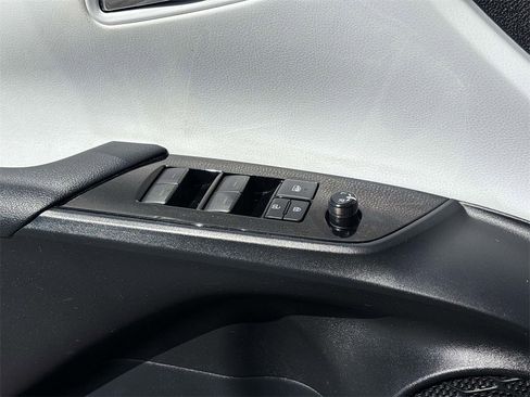 Used 2020 Toyota Prius Prime XLE image 17