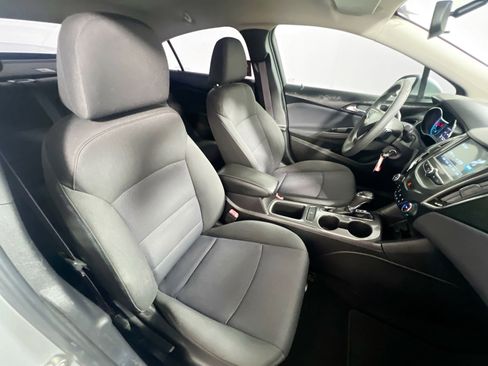 Used 2017 Chevrolet Cruze LT image 29