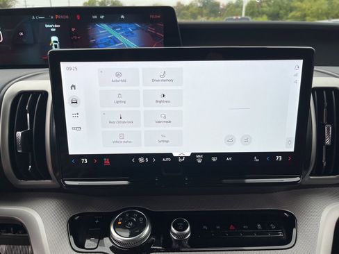 New 2025 Ford Expedition Active image 23