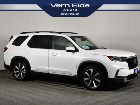 Used 2025 Honda Pilot Elite image 1