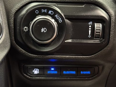 Used 2023 Jeep Wrangler Unlimited Sahara w/ Cold Weather Group AWD/4WD image 40