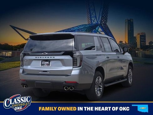 Used 2025 Chevrolet Suburban Z71 w/ Z71 Off-Road Package AWD/4WD image 7