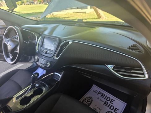 Used 2018 Chevrolet Malibu LT FWD image 29