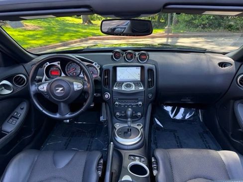 Used 2014 Nissan 370Z Touring w/ Navigation Package RWD image 11