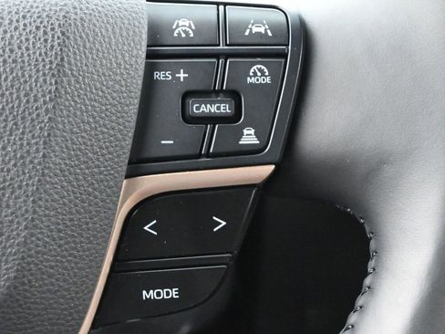 Used 2023 Toyota Crown Limited w/ Advanced Technology Package image 8