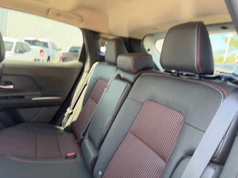 Used 2025 Nissan Kicks SR w/ SR Premium Package AWD/4WD image 26