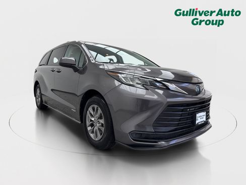 Used 2021 Toyota Sienna LE FWD image 13